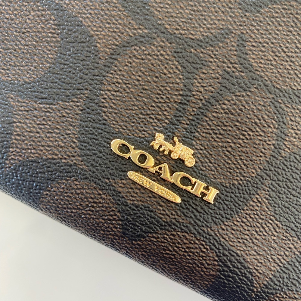 COACH WRISTLET WALLET